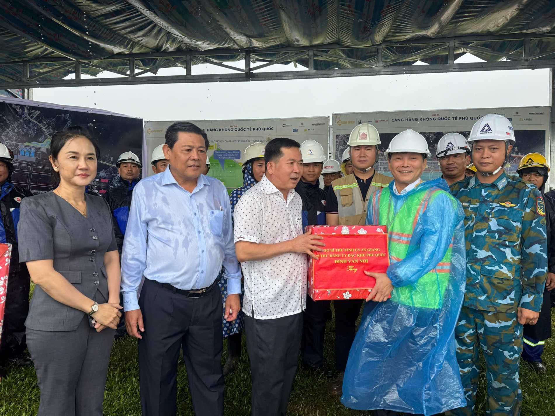 Bí thư Đặc khu Phú Quốc Đinh Văn Nơi chỉ đạo tăng tốc công trình chiến lược phục vụ APEC 2027 - Ảnh 2
