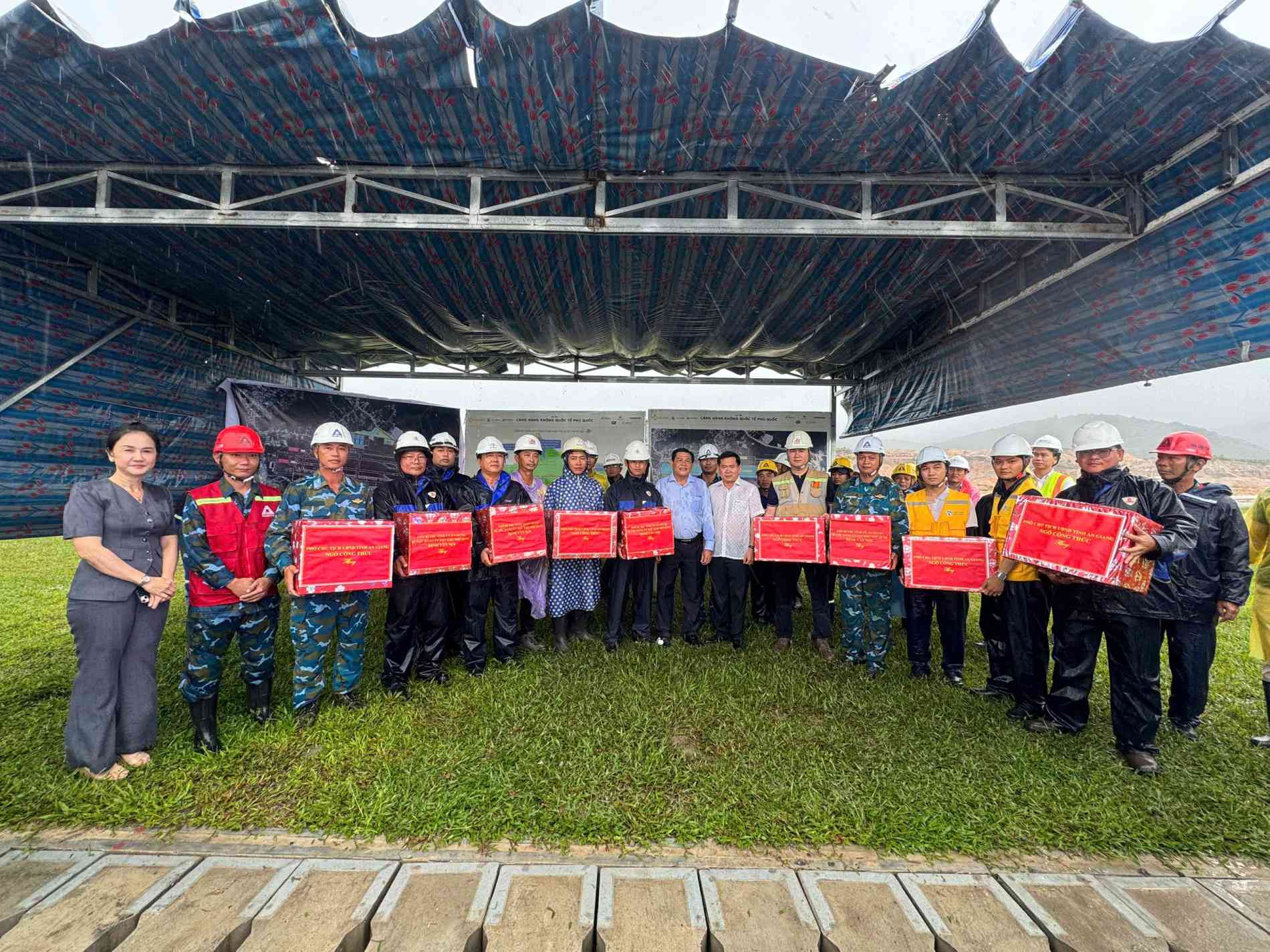 Bí thư Đặc khu Phú Quốc Đinh Văn Nơi chỉ đạo tăng tốc công trình chiến lược phục vụ APEC 2027 - Ảnh 4