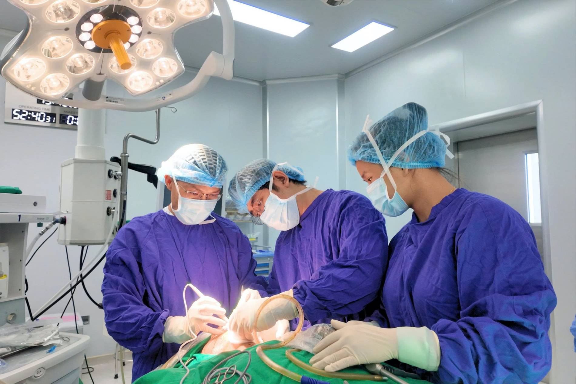 Vinmec Nha Trang phẫu thuật ung thư tuyến giáp không để lại sẹo: Giữ trọn giọng nói và sự tự tin - Ảnh 1