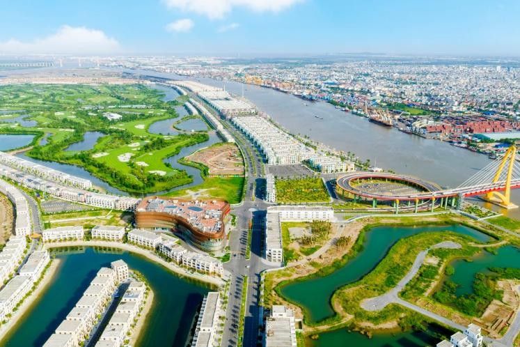 Giới thượng lưu đất Cảng tìm tài sản truyền đời, nhà phố đa công năng Royal Boulevard lên ngôi - Ảnh 1