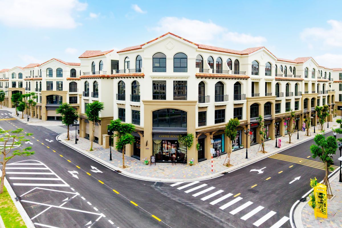 Giới thượng lưu đất Cảng tìm tài sản truyền đời, nhà phố đa công năng Royal Boulevard lên ngôi - Ảnh 3