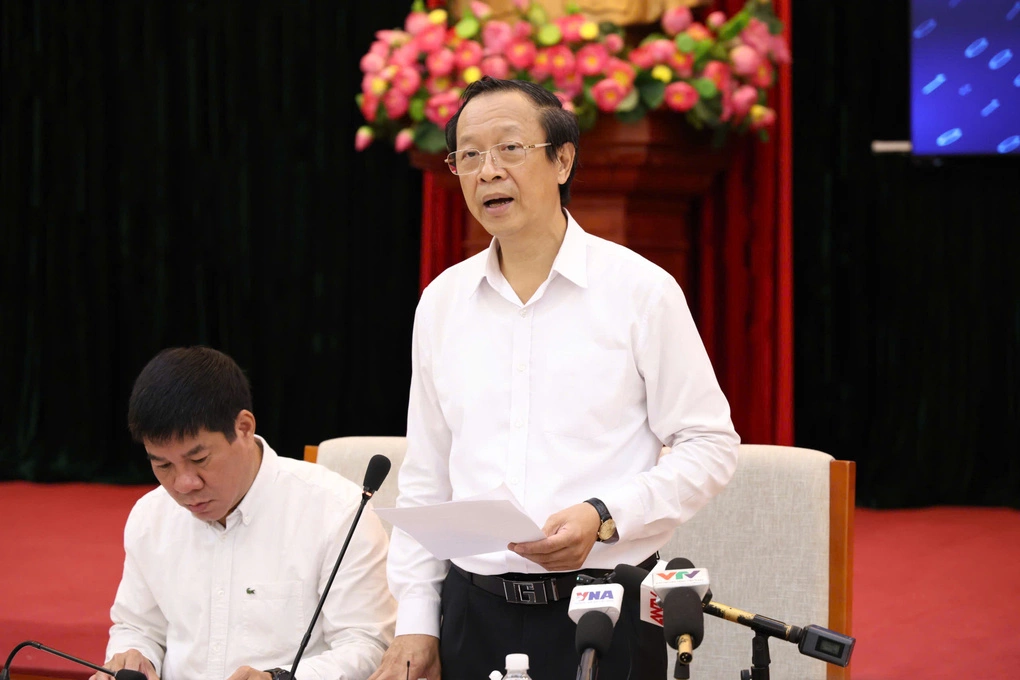 Thứ trưởng Phạm Ngọc Thưởng tại họp báo sáng 5/8. Ảnh: Thanh Hằng
