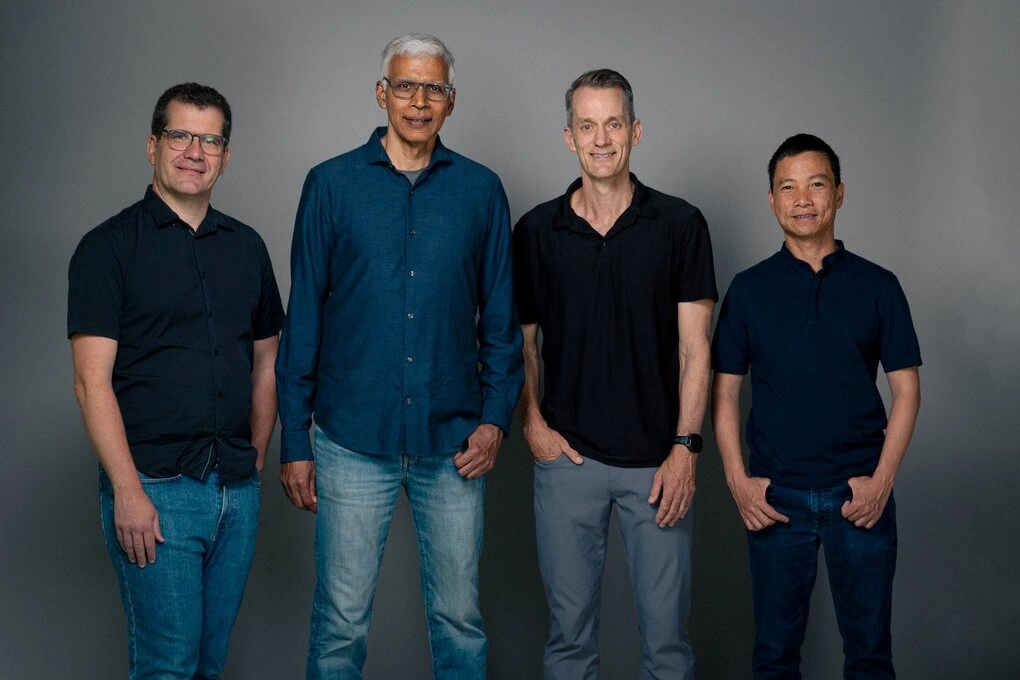 Các nhà sáng lập Discovery Loop trái qua phải: Oriol Vinyals, Sanjay Ghemawat, Jeff Dean, Lê Viết Quốc. Ảnh: Discovery Loop