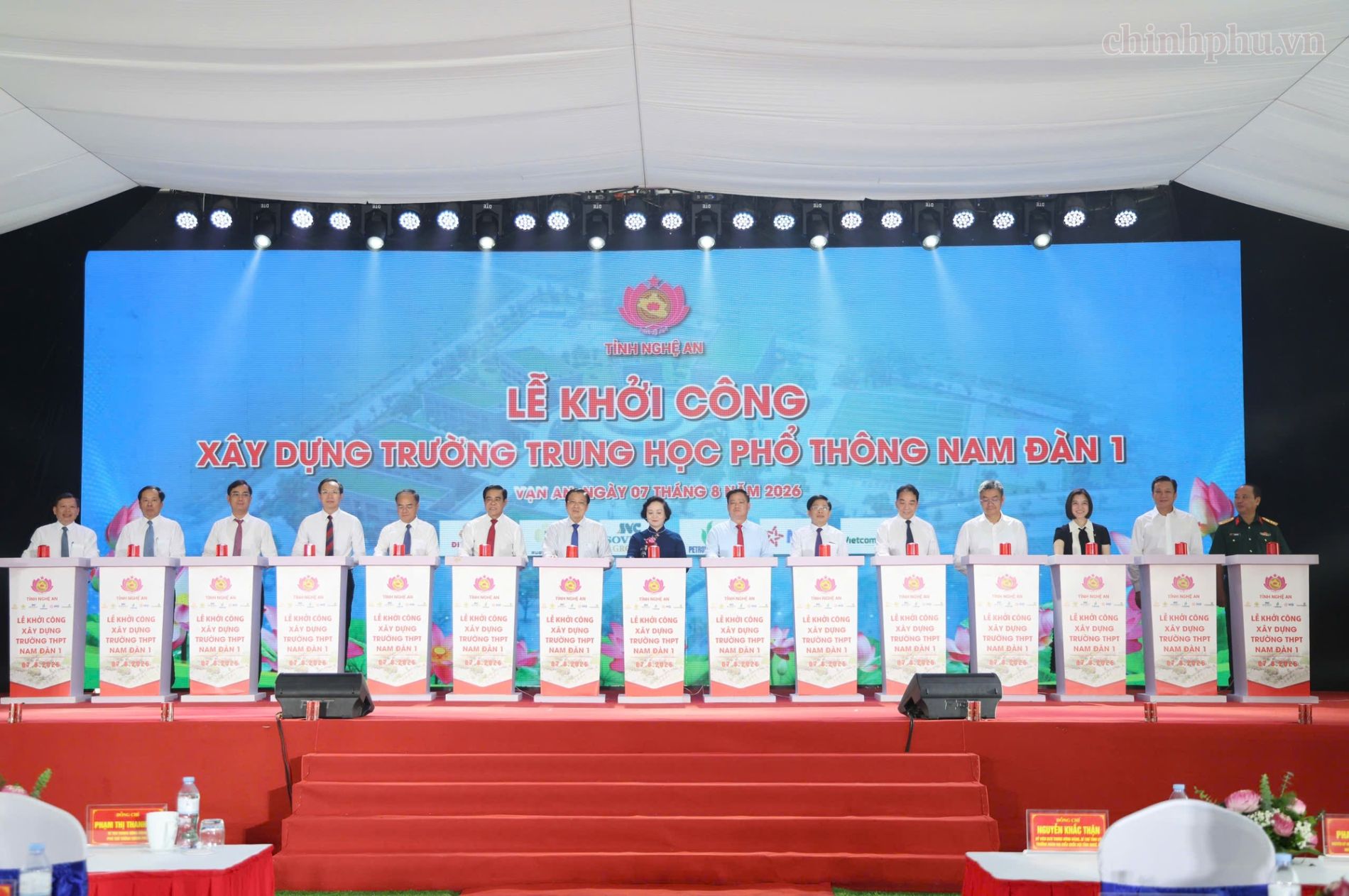 Khởi công Trường THPT Nam Đàn 1, Phó Thủ tướng Phạm Thị Thanh Trà kỳ vọng môi trường giáo dục chất lượng cao, nhân văn - Ảnh 1
