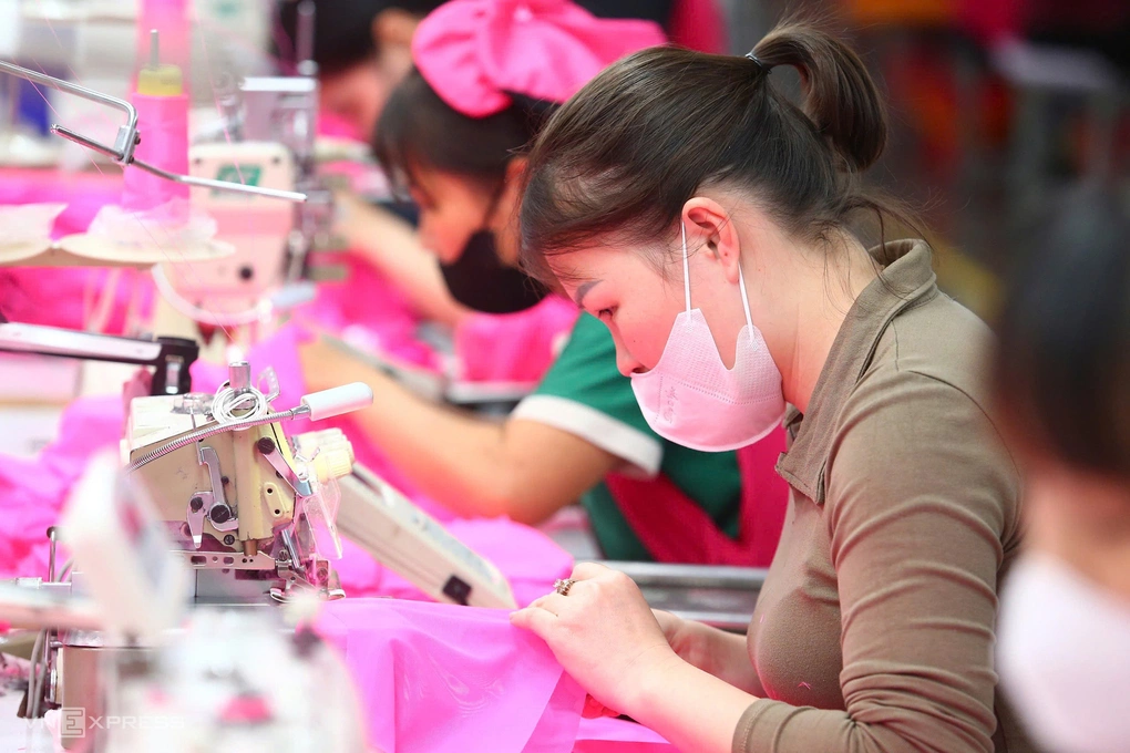 Lao động trong chuyền may ở doanh nghiệp KCN Quang Châu, Bắc Ninh. Ảnh: Việt An