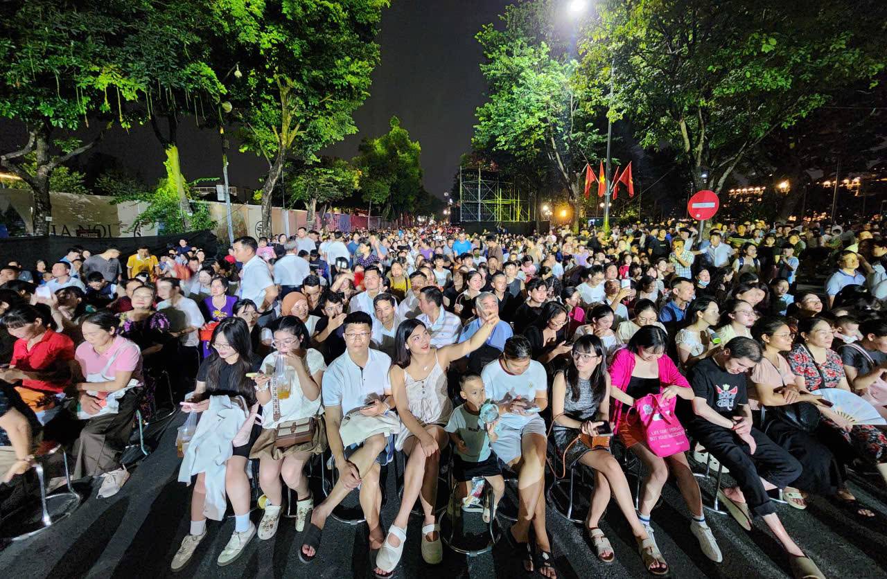 “81 mùa bình yên”- Khúc tráng ca giữa trái tim Hà Nội - Ảnh 2
