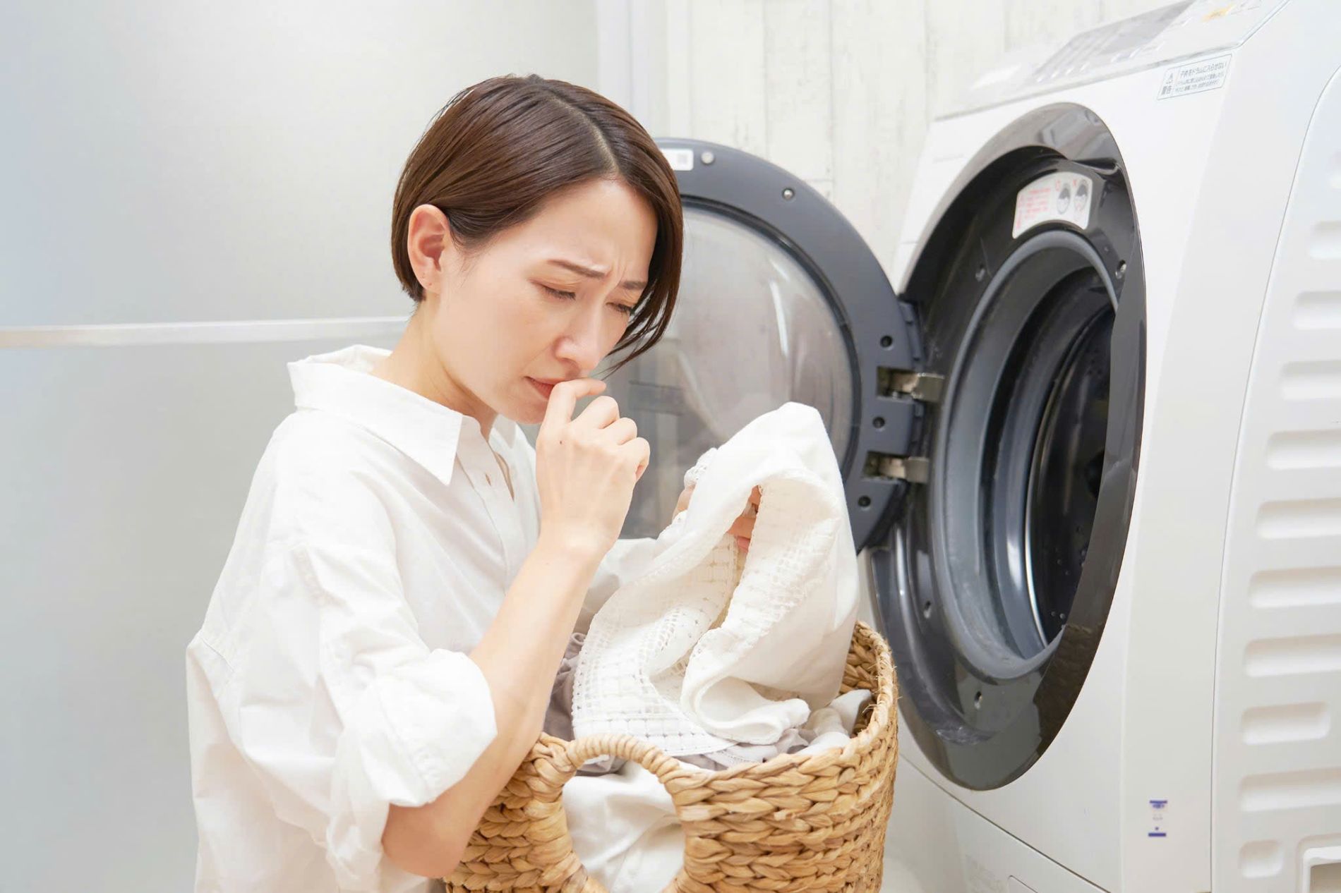 Gioăng cửa máy giặt không được vệ sinh đúng cách - top 1 nguyên nhân gây mùi ẩm mốc - Ảnh 1