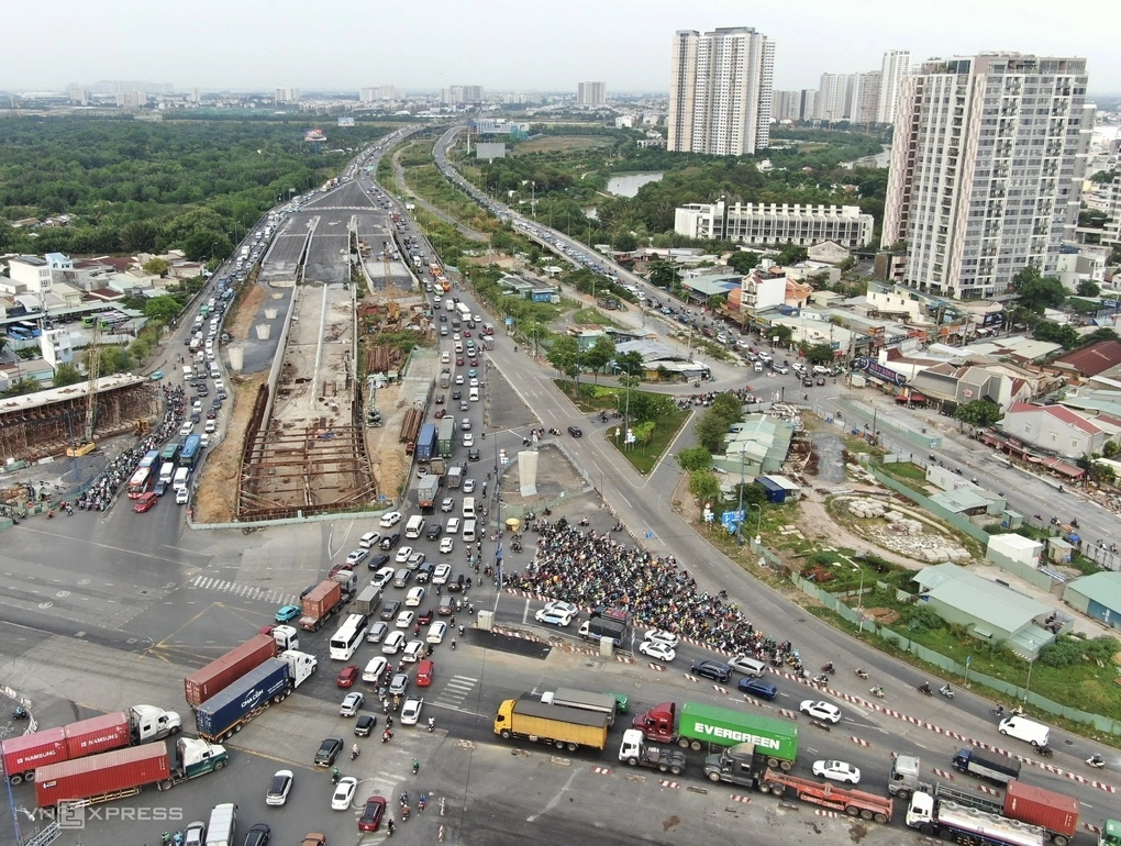 Khu vực nút giao kết nối các tuyến Mai Chí Thọ, Lương Định Của, Nguyễn Thị Định: Ảnh: Giang Anh