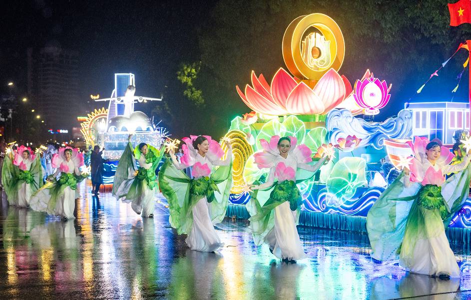 Lễ hội Carnival Nghệ An 2026 rực rỡ sắc màu: Đánh thức tiềm năng kinh tế đêm tại TP. Vinh - Ảnh 1
