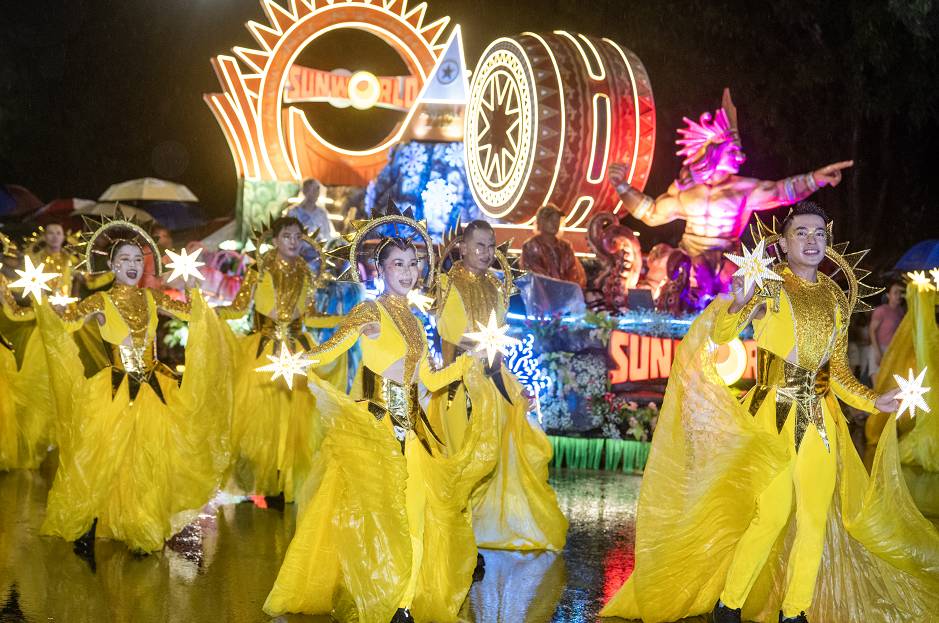 Lễ hội Carnival Nghệ An 2026 rực rỡ sắc màu: Đánh thức tiềm năng kinh tế đêm tại TP. Vinh - Ảnh 2