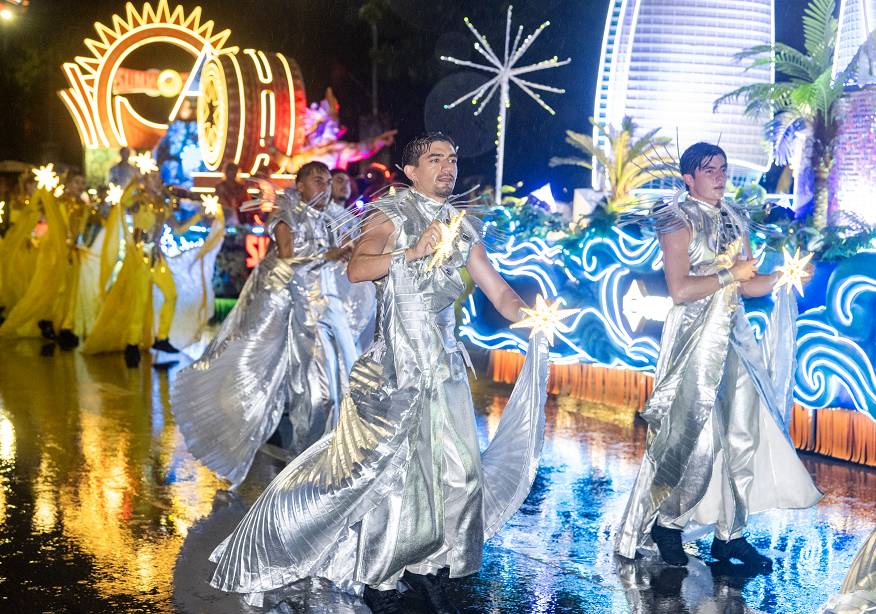 Lễ hội Carnival Nghệ An 2026 rực rỡ sắc màu: Đánh thức tiềm năng kinh tế đêm tại TP. Vinh - Ảnh 3