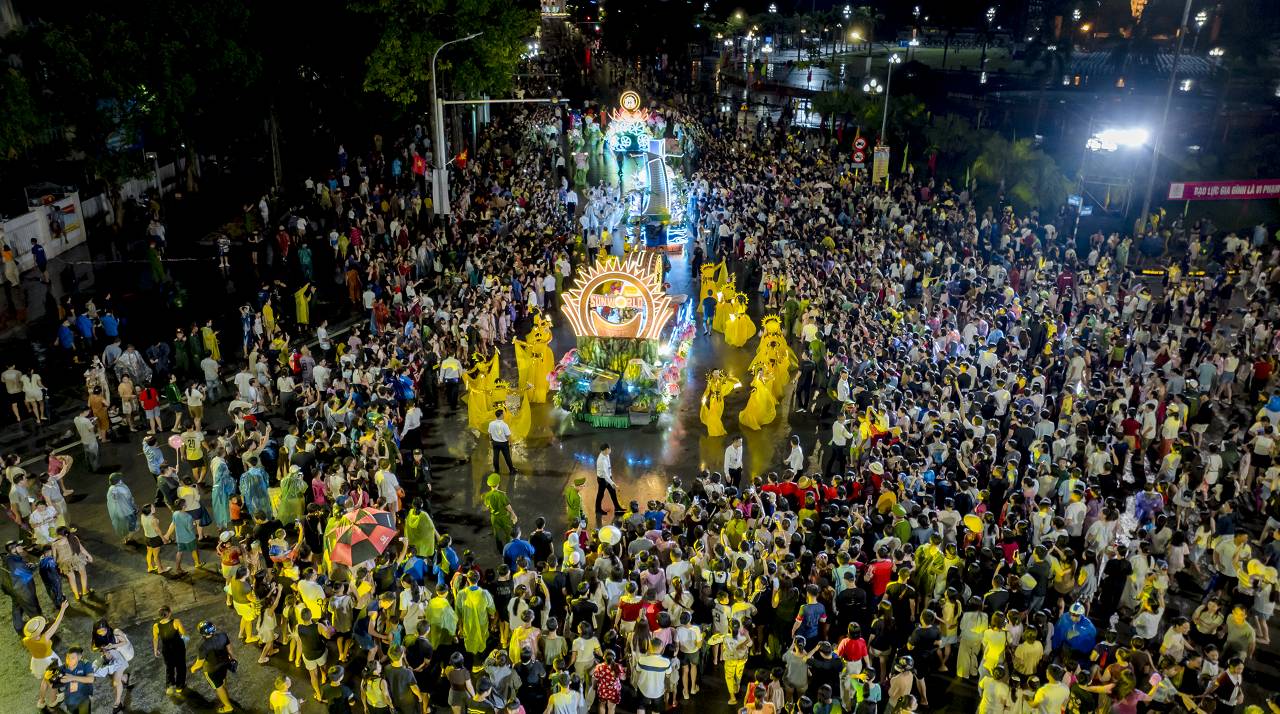 Lễ hội Carnival Nghệ An 2026 rực rỡ sắc màu: Đánh thức tiềm năng kinh tế đêm tại TP. Vinh - Ảnh 6