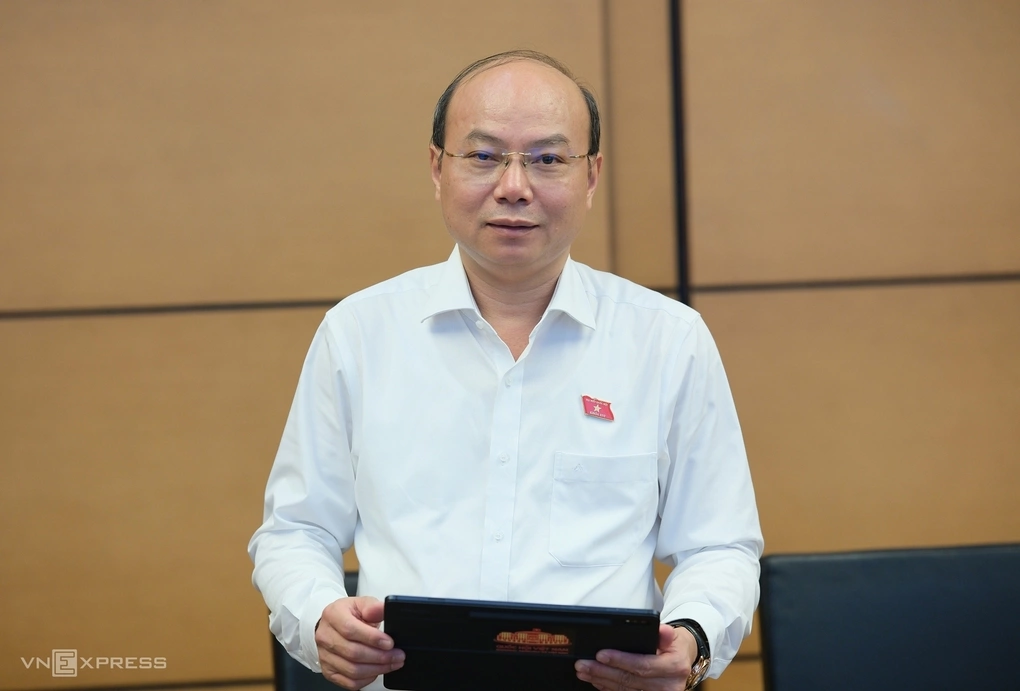 Đại biểu Hoàng Văn Nghĩa phát biểu chiều 19/8. Ảnh: Anh Tú