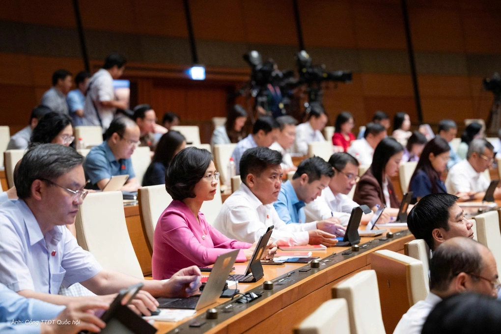 Các đại biểu Quốc hội làm việc tại Hội trường Diên Hồng, sáng 20/8. Ảnh: Cổng TTĐT Quốc hội