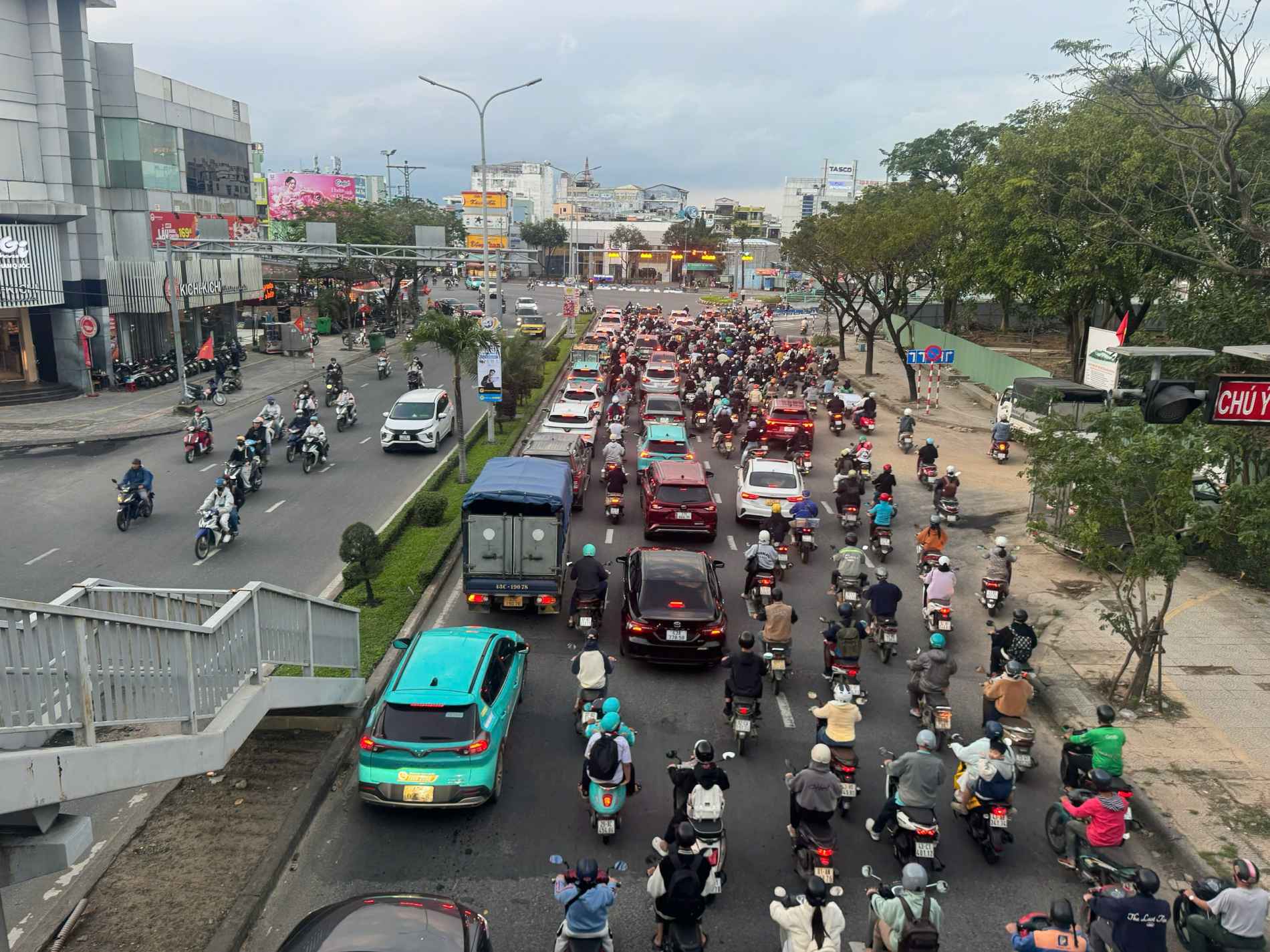Đà Nẵng: Tăng tốc xanh hóa xe buýt, hướng tới 100% năng lượng sạch - Ảnh 3