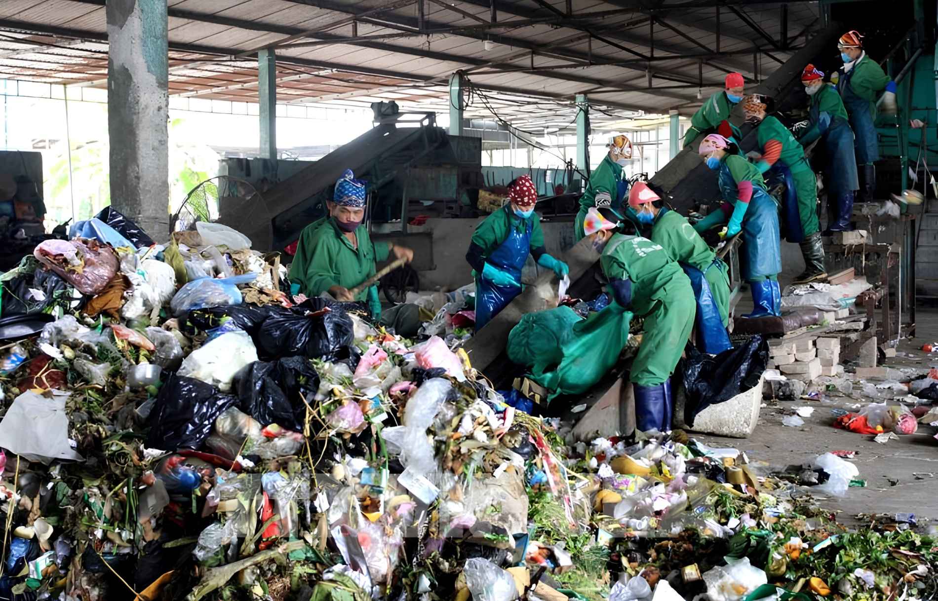 Hà Nội tập trung tháo gỡ các điểm nghẽn về vệ sinh môi trường và xử lý chất thải - Ảnh 1