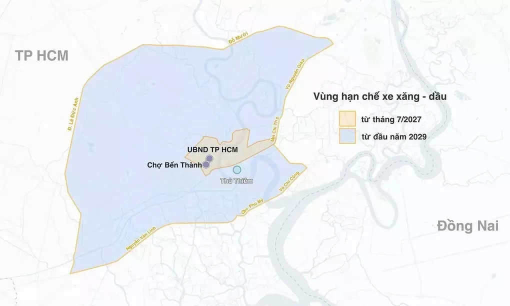 Khu vực LEZ ơe trung tâm TP HCM dần hạn chế xe xăng dầu qua hai mốc thời gian. Đồ họa: Hoàng Thanh