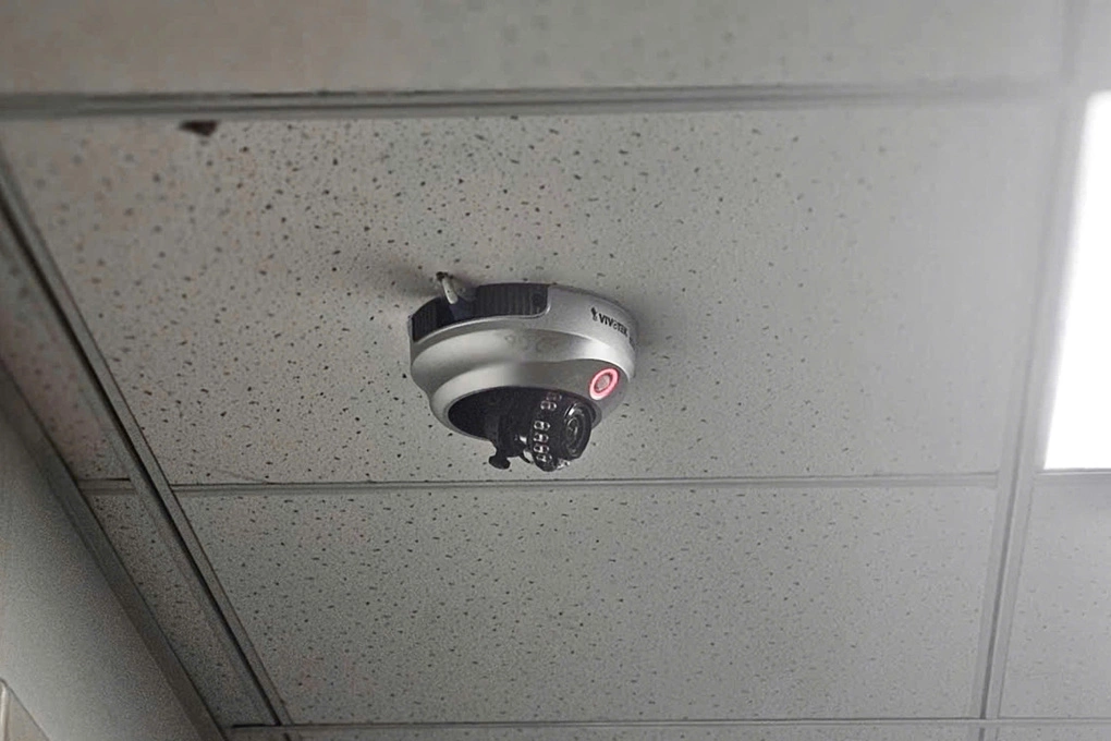 Lắp camera phải thông báo cho người được ghi hình. Ảnh: Phạm Hải