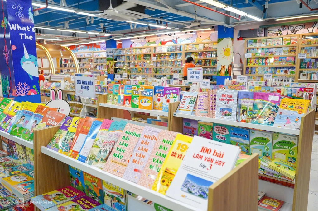Một cửa hàng sách giáo khoa trên địa bàn thành phố Hà Nội. Ảnh: Hoàng Giang
