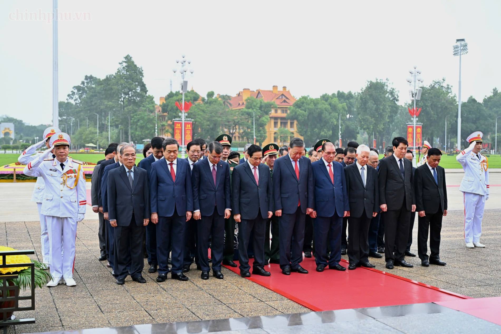 81 năm Quốc khánh: Lãnh đạo Đảng, Nhà nước vào Lăng viếng Chủ tịch Hồ Chí Minh - Ảnh 2