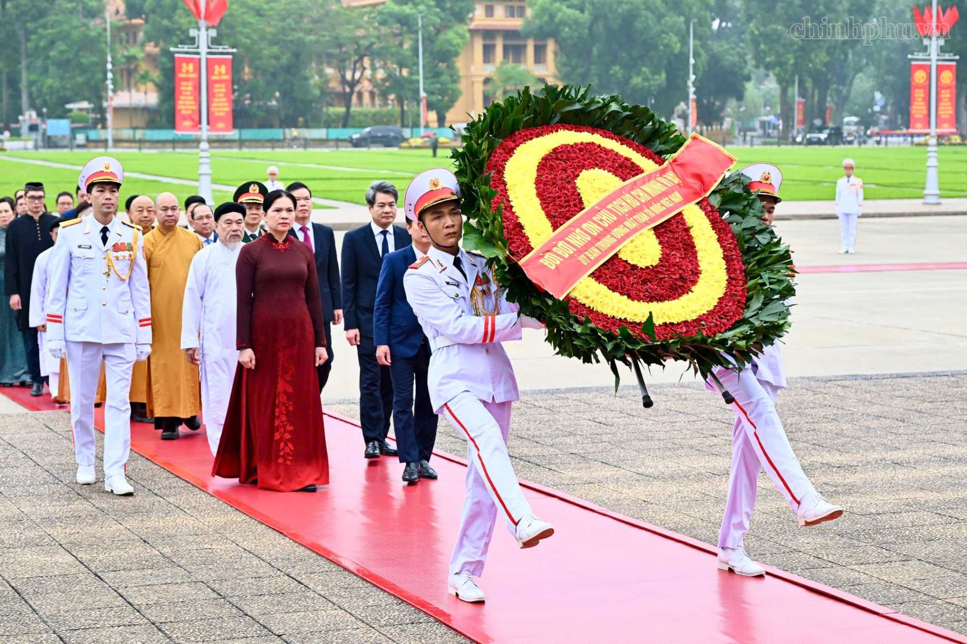 81 năm Quốc khánh: Lãnh đạo Đảng, Nhà nước vào Lăng viếng Chủ tịch Hồ Chí Minh - Ảnh 3