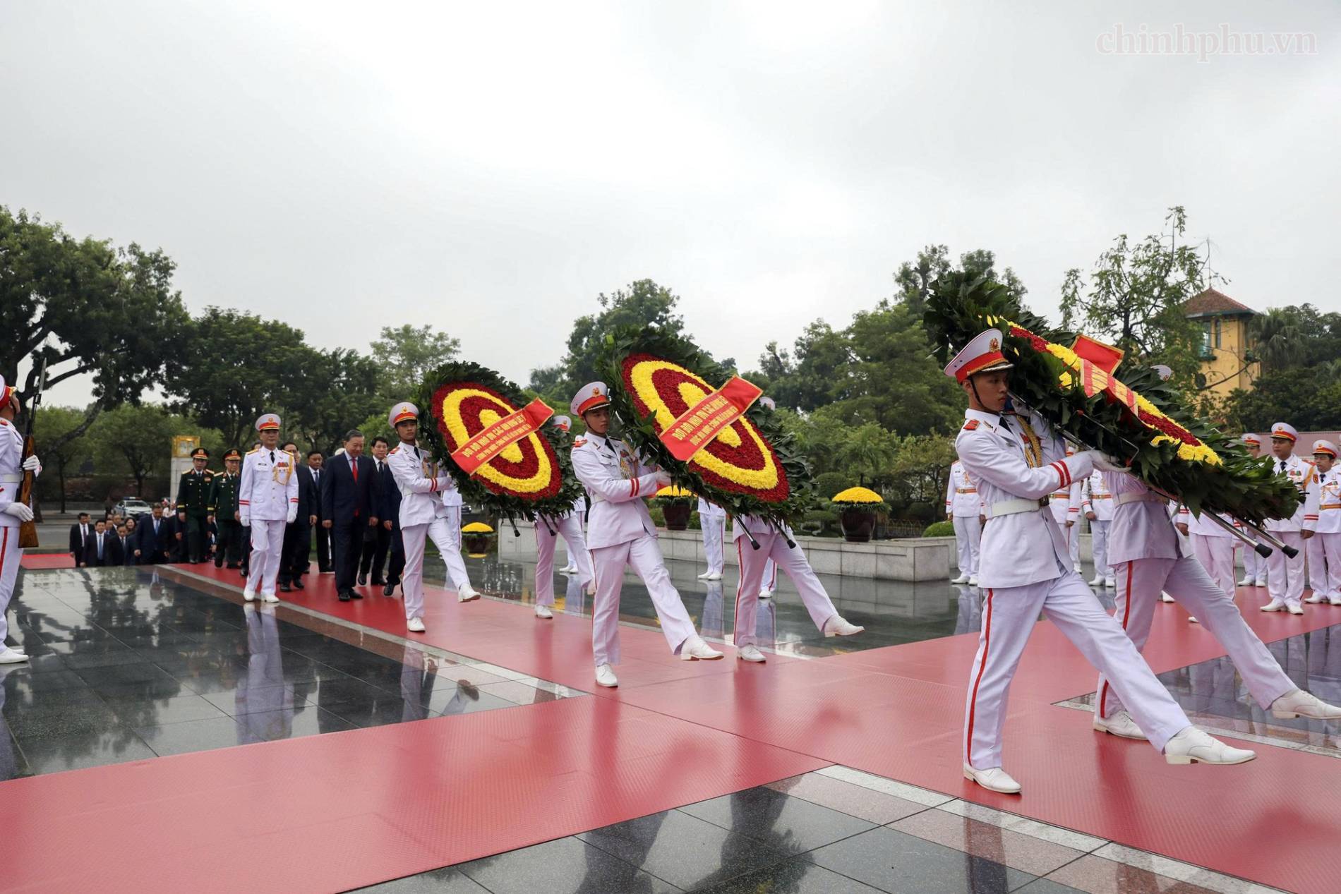 81 năm Quốc khánh: Lãnh đạo Đảng, Nhà nước vào Lăng viếng Chủ tịch Hồ Chí Minh - Ảnh 6