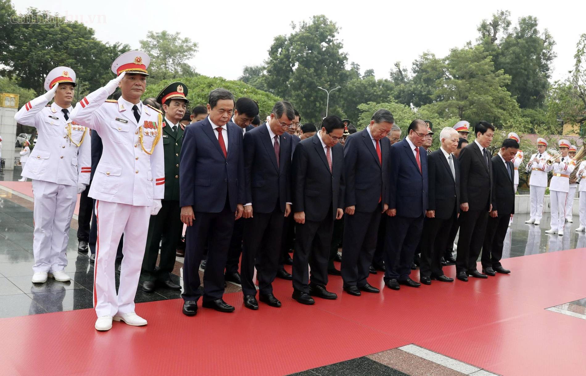81 năm Quốc khánh: Lãnh đạo Đảng, Nhà nước vào Lăng viếng Chủ tịch Hồ Chí Minh - Ảnh 7