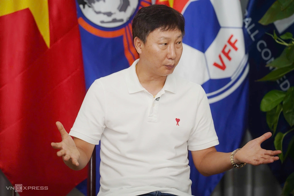 HLV Kim Sang-sik: Tôi phải dùng liệu pháp gây sốc với Đình Bắc - 2
