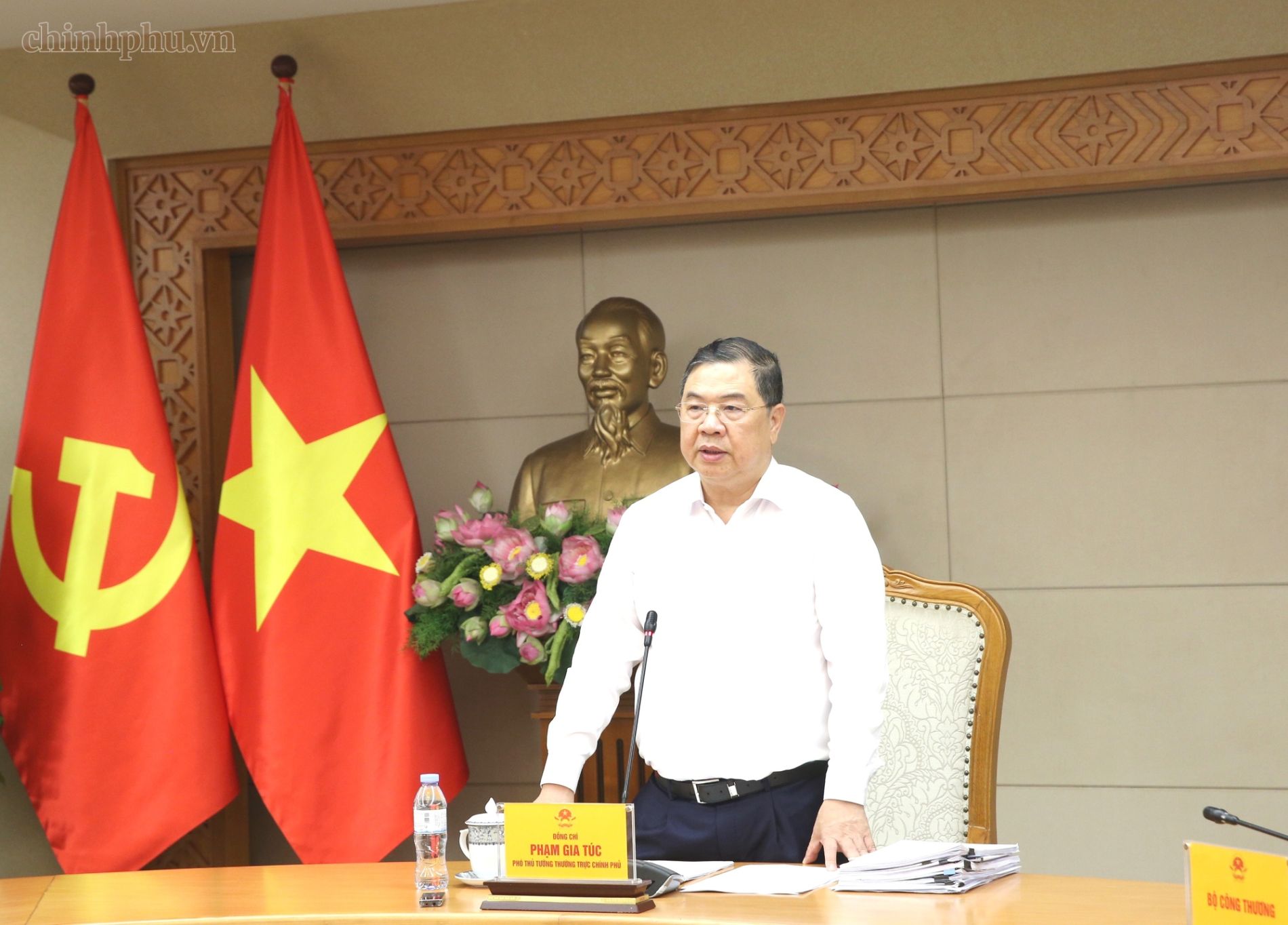 Tháo gỡ khó khăn, đẩy nhanh tiến độ các công trình, dự án trọng điểm ngành năng lượng - Ảnh 2