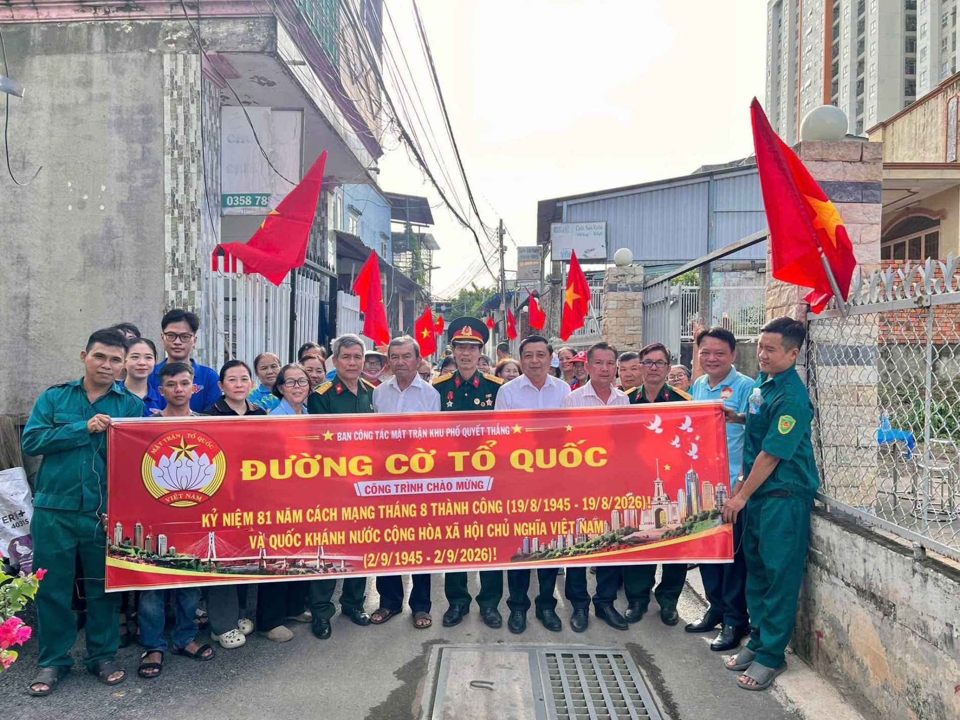 Từ những tuyến đường cờ đến không gian xanh, TP.HCM sôi động trước thềm Quốc khánh - Ảnh 3