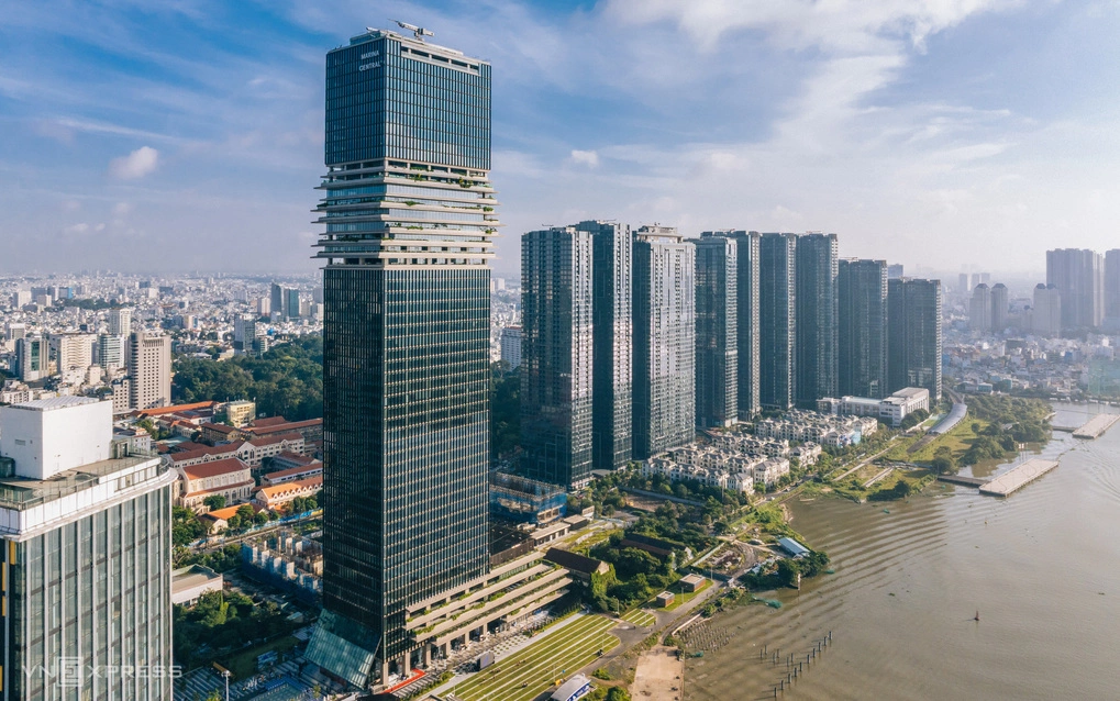 Bên ngoài tòa nhà Saigon Marina IFC tháng 8/2025. Ảnh: Quỳnh Trần