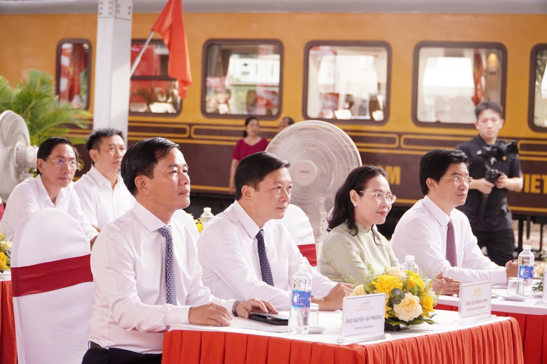 Đoàn tàu du lịch “Phong Nha – Cố đô Huế”: Kết nối hạ tầng xanh, mở rộng không gian kinh tế Di sản miền Trung - Ảnh 1