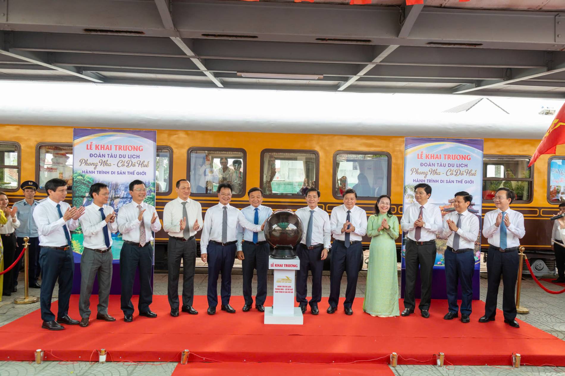 Đoàn tàu du lịch “Phong Nha – Cố đô Huế”: Kết nối hạ tầng xanh, mở rộng không gian kinh tế Di sản miền Trung - Ảnh 2