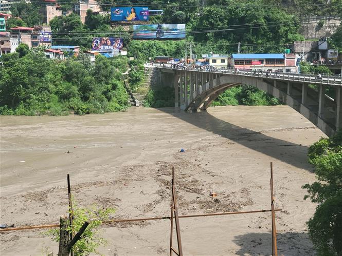 Vì sao hồ nước hình thành ở biên giới Trung Quốc đe dọa gây lũ mới tại Nepal? - Ảnh 2