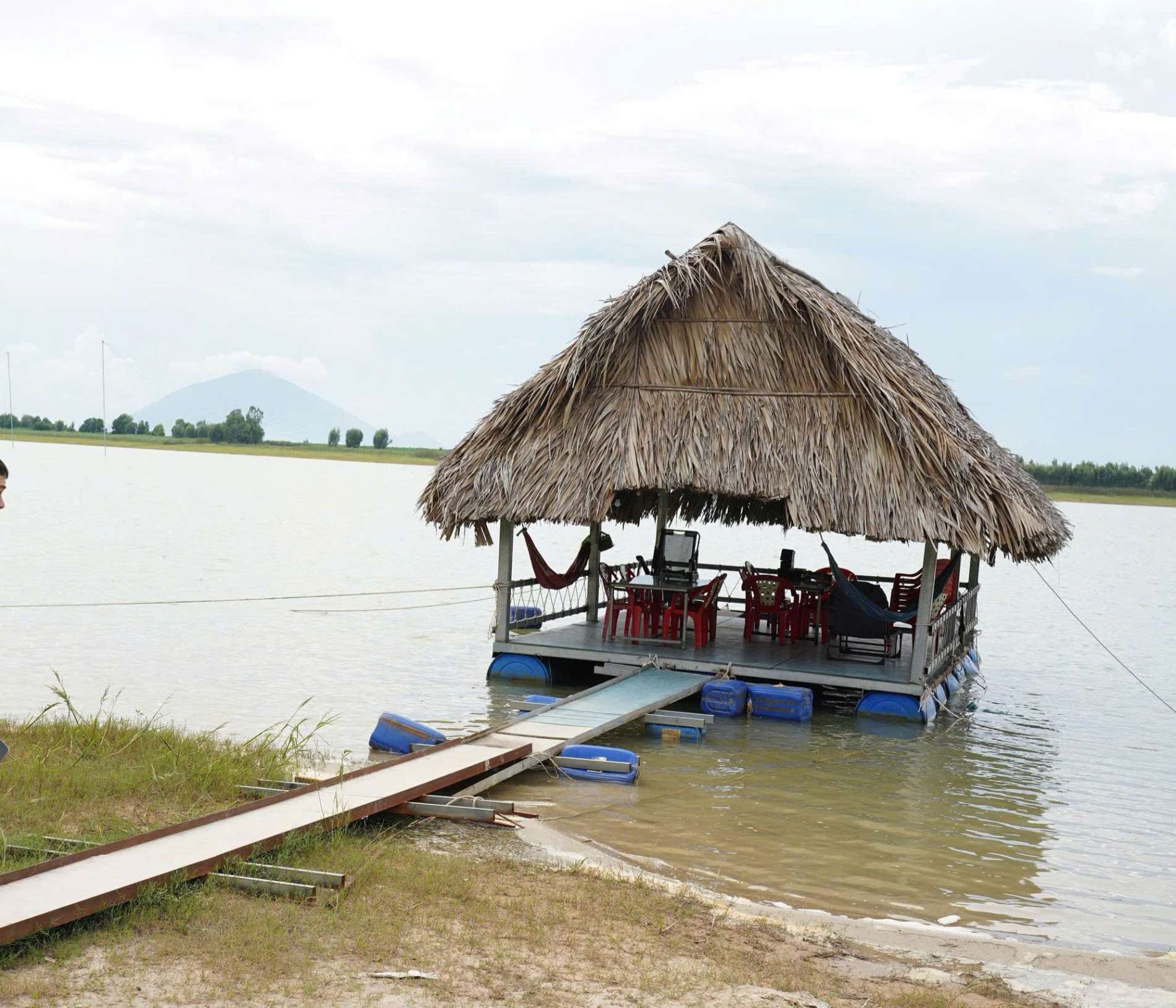 Khai thác dịch vụ ven hồ Dầu Tiếng: Đừng biến rào chắn sinh thái thành điểm nghẽn môi trường - Ảnh 8