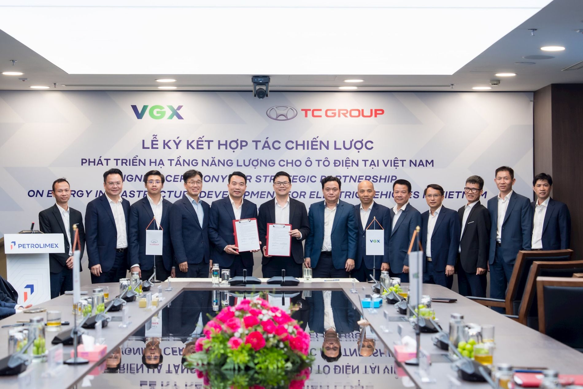 Tập đoàn Thành Công chính thức hợp tác cùng VGX về thúc đẩy hạ tầng giao thông xanh tại Việt Nam - Ảnh 1
