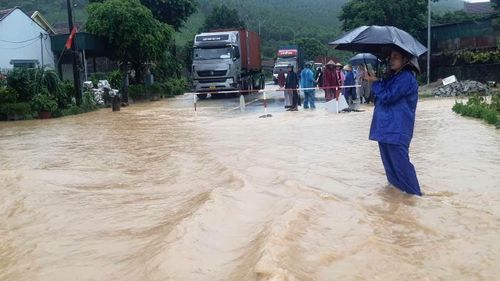 Nghệ An: Mưa lớn kéo dài gây ngập úng diện rộng và sạt lở nghiêm trọng nhiều nơi - Ảnh 1