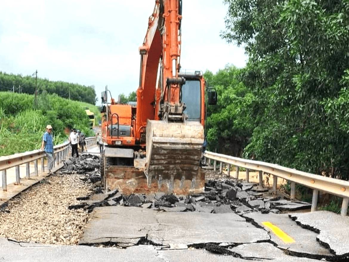 Nghệ An: Mưa lớn kéo dài gây ngập úng diện rộng và sạt lở nghiêm trọng nhiều nơi - Ảnh 2