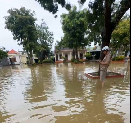 Nghệ An: Mưa lớn kéo dài gây ngập úng diện rộng và sạt lở nghiêm trọng nhiều nơi - Ảnh 3