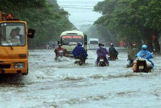 Ứng phó mưa, lũ: Di dời hơn 2.800 hộ dân đến nơi an toàn - Ảnh 1