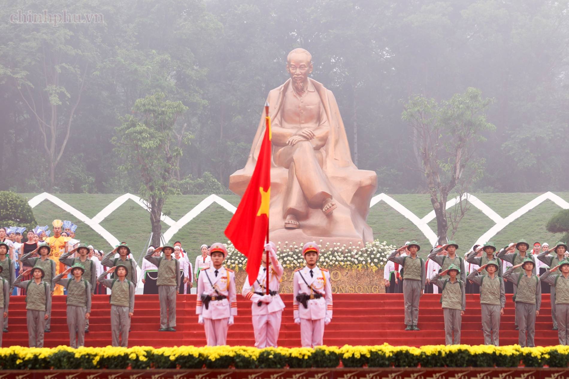 Khánh thành Tượng đài "Bác Hồ với ngày hội non sông" tại Đền Hùng - Ảnh 6