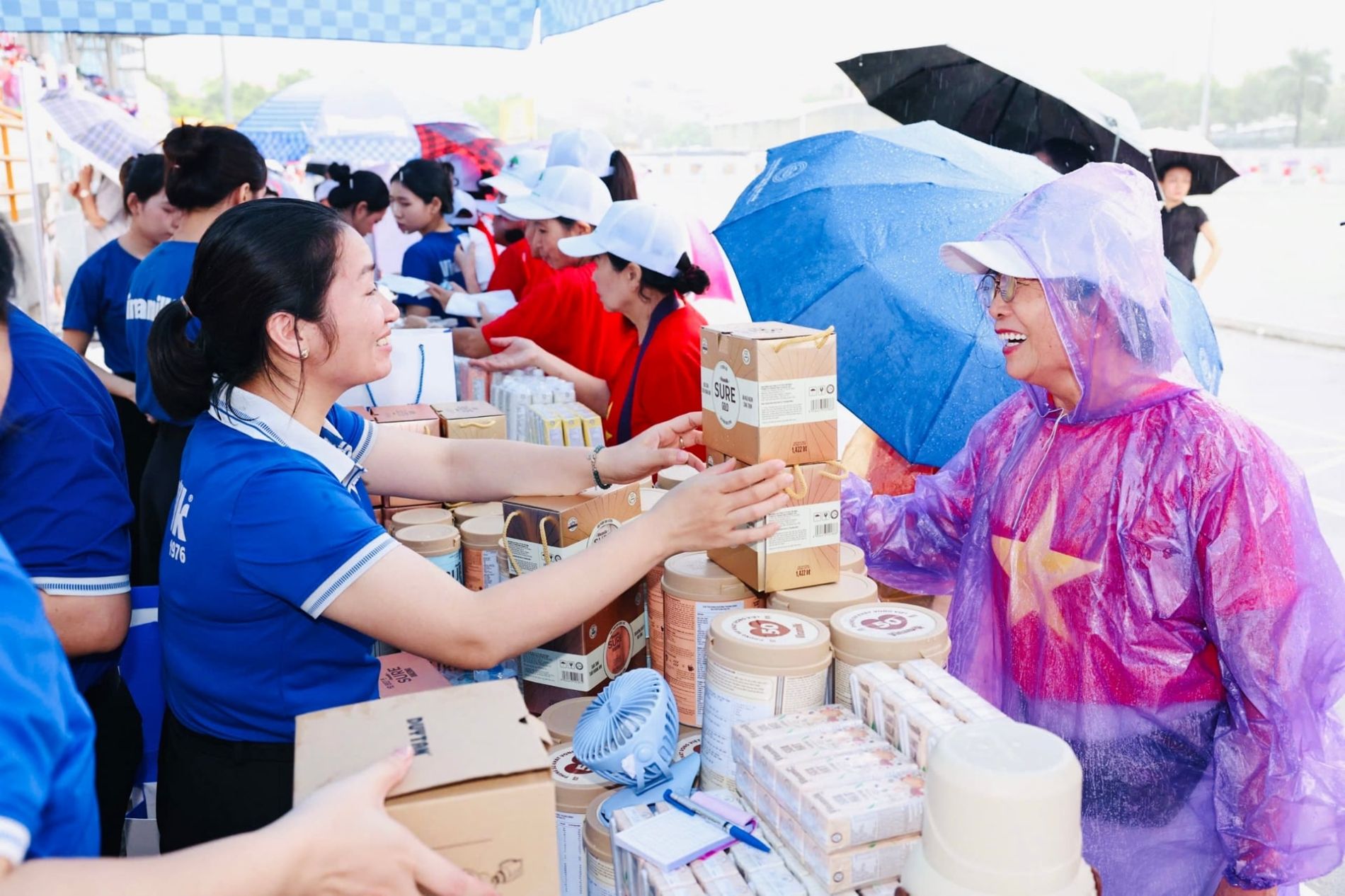 Hơn 2.000 người cao tuổi cùng Vinamilk Sure lan tỏa tinh thần chủ động sống khỏe - Ảnh 3