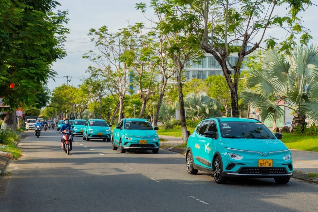 Taxi Green SM tham gia giao thông. Ảnh: Green SM