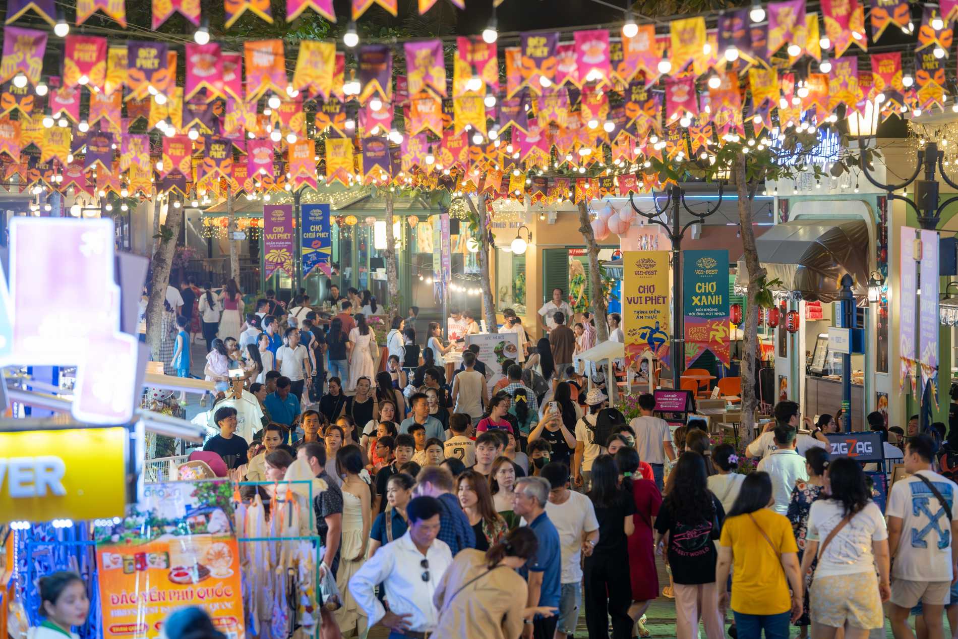 Trung thu ở Nam đảo Phú Quốc: Theo cáp treo ra đảo, đón trăng giữa trời pháo hoa - Ảnh 2