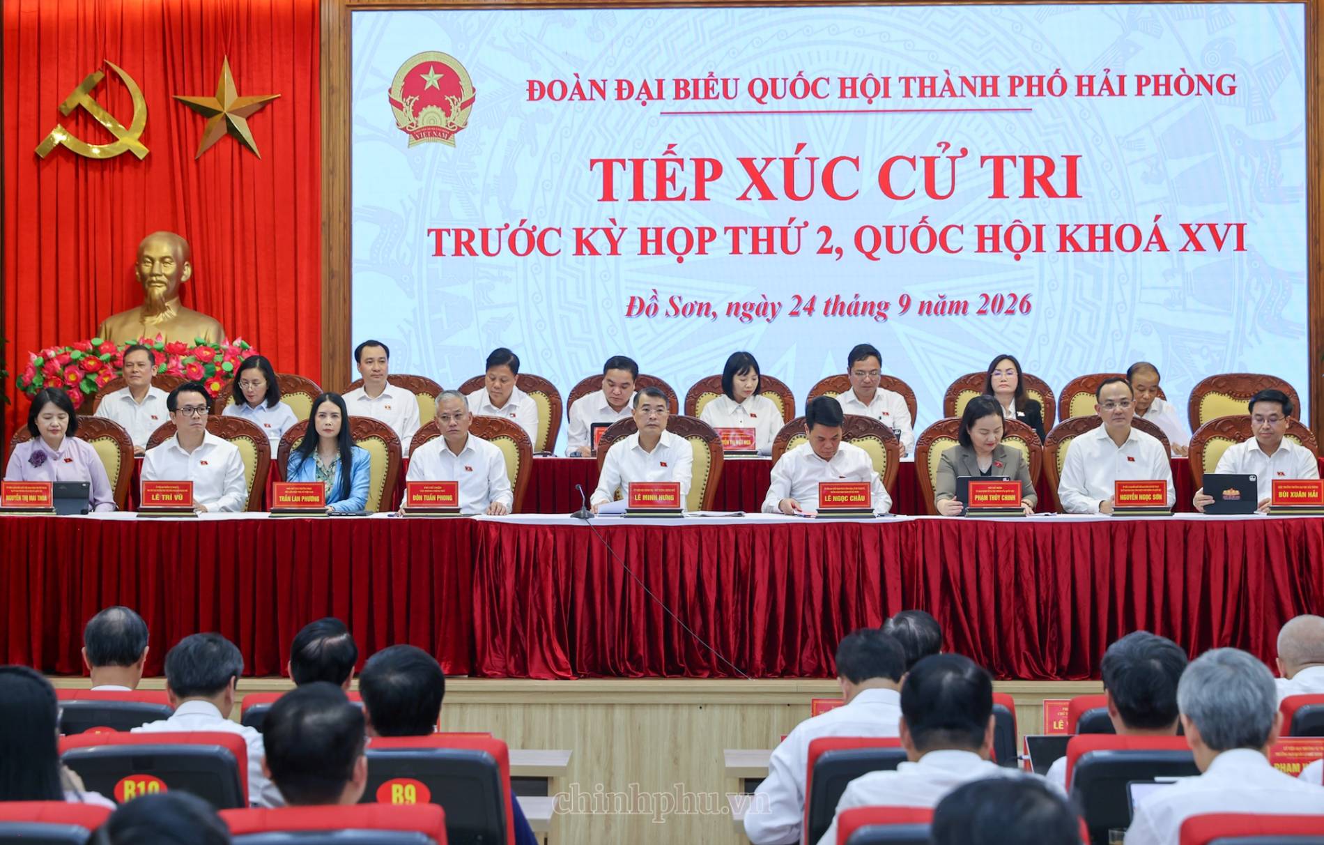 Thủ tướng: Sửa đồng bộ các luật nhằm không để giá đất tăng cao và bảo đảm chỗ ở cho người dân - Ảnh 1