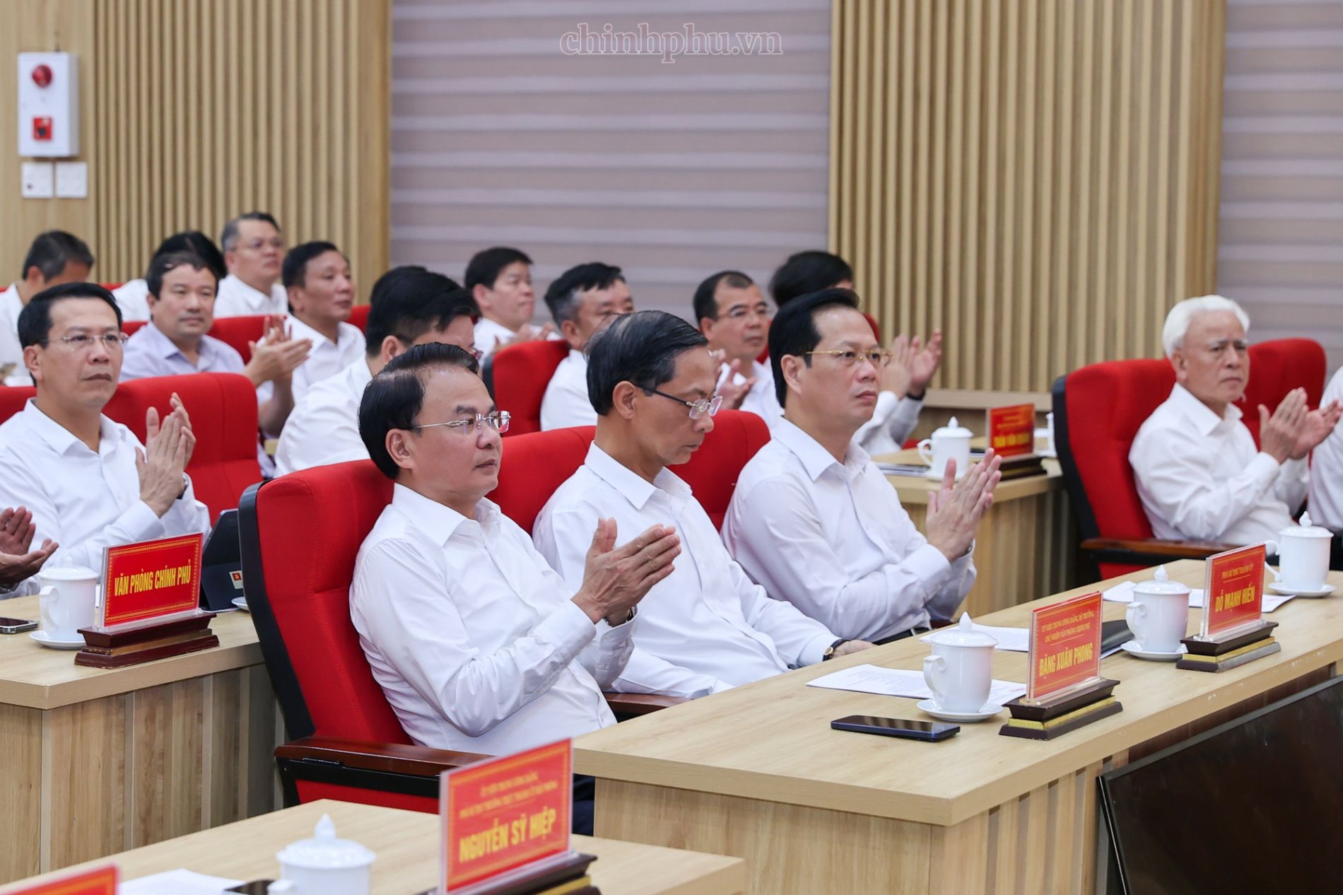 Thủ tướng: Sửa đồng bộ các luật nhằm không để giá đất tăng cao và bảo đảm chỗ ở cho người dân - Ảnh 4