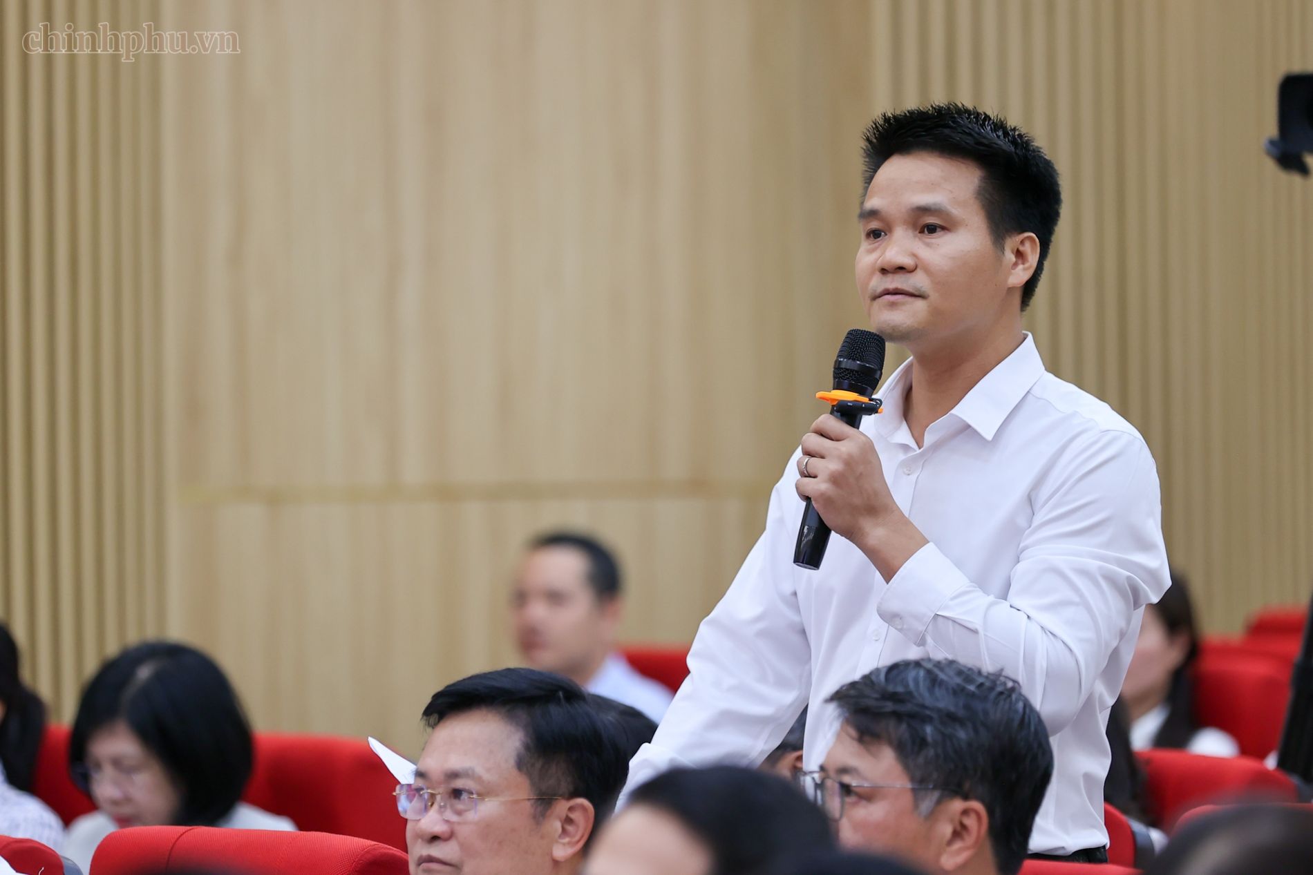 Thủ tướng: Sửa đồng bộ các luật nhằm không để giá đất tăng cao và bảo đảm chỗ ở cho người dân - Ảnh 5
