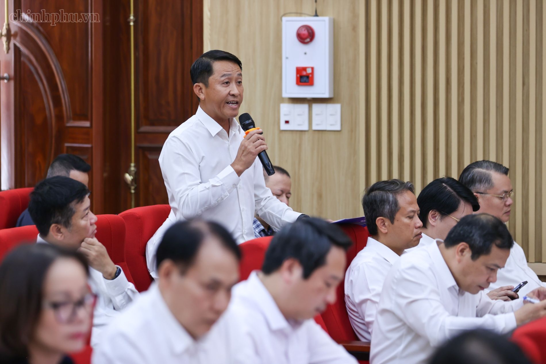 Thủ tướng: Sửa đồng bộ các luật nhằm không để giá đất tăng cao và bảo đảm chỗ ở cho người dân - Ảnh 6