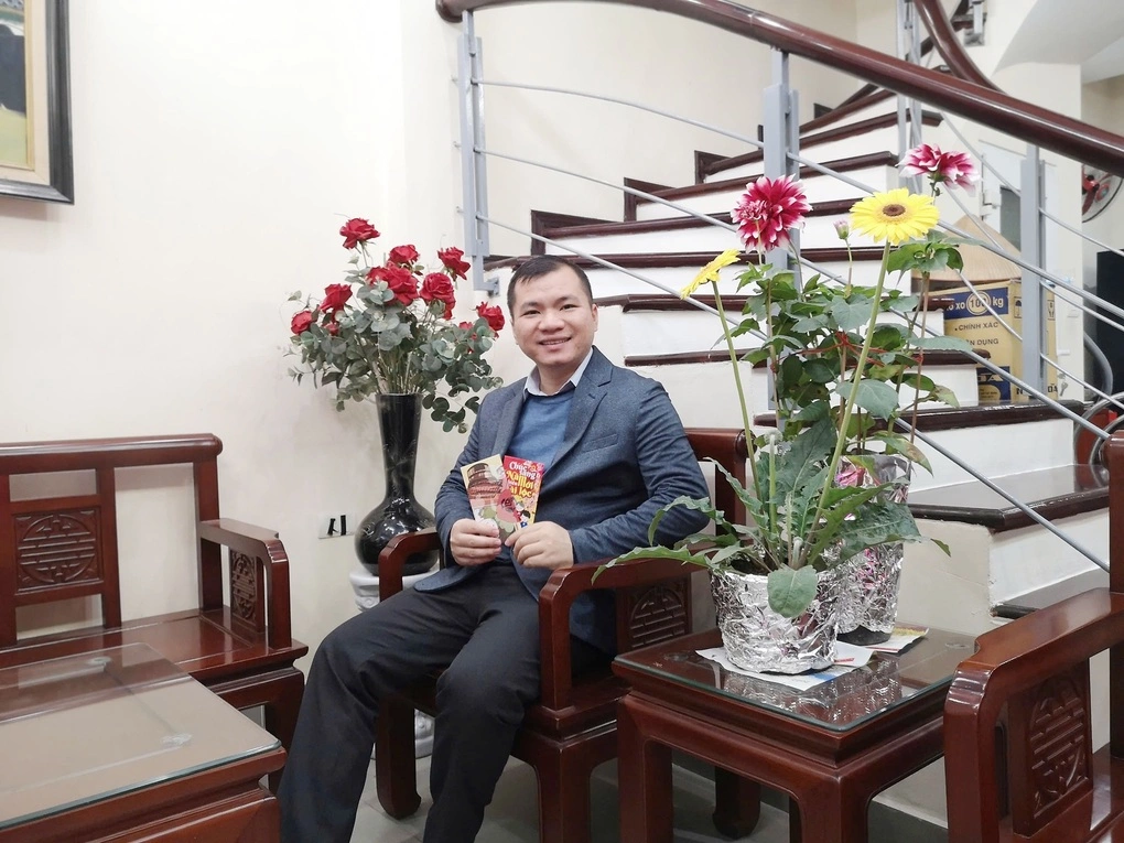 Anh Bùi Quang Hiếu tại văn phòng công ty ở Cầu Giấy, Hà Nội, hôm 7/11. Ảnh: Phạm Nga