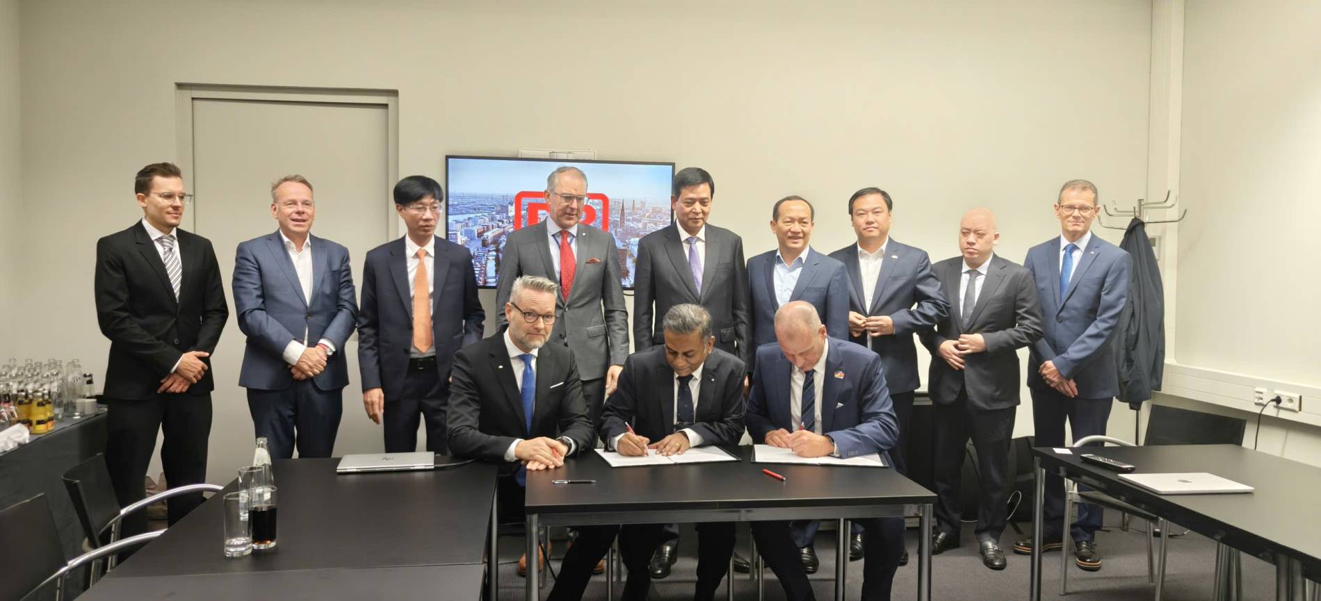 Thứ trưởng Bùi Xuân Dũng tham dự InnoTrans 2026, thúc đẩy chuyển giao công nghệ đường sắt - Ảnh 3